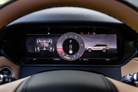 高精細な12.3インチサイズのフル液晶ディスプレイが組み込まれたメーターナセル。速度計とエンジン回転計を中央に配置し、その左右の表示は任意に変更できる。写真は「ダイナミック」モードを選択した様子。