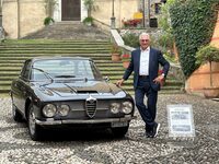 ベルトーネ時代にジウジアーロ氏がデザインした1960年「アルファ・ロメオ2600スプリント」と。（Photo：Umberto Giorio）