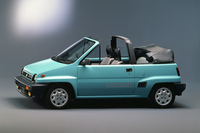 「ホンダ・シティ カブリオレ」
	シティは1981年に登場したコンパクトカーで、トールボーイと呼ばれる背の高いスタイルが新鮮だった。1984年に追加されたカブリオレには、ピニンファリーナがデザインに関わっている。