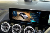 足まわりにはアダプティブダンピングシステムが標準で備わっており、走行モードに応じてサスペンションの特性が変化する。