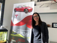 対応してくれたサーラさん。「自宅にはAT車もあるが、個人的には操縦感覚という点でマニュアル車一択」と熱く話してくれた。