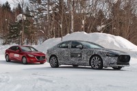 今回の試乗の舞台は、北海道北部にあるマツダの剣淵試験場。テストに用いられた新型「マツダ3」はすべて北米仕様車で、エクステリアには写真のような擬装が施されていた。
