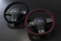 新たな商品のなかにはVM型、すなわち先代「レヴォーグ」向けのものも。こちらは「ウルトラスエードパッケージ」に含まれる、起毛表皮のステアリングホイールだ。