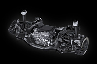 新型「レクサスRX」のリアの足まわり。マルチリンク式のリアサスペンションやサブフレームはもちろん、これらが取り付けられるフロアまわりも設計が変更されている。