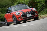 今回のマイナーチェンジで、「小さな高級車」というコンセプトが一段高いレベルに引き上げられたという印象だ。