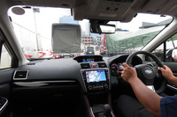 「アイサイト・ツーリングアシスト」は、車線に加え、前走車の動きも参考にして操舵支援機能を制御。車線が見えない状態でも操舵支援が働くようになっている。