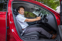 「インフォテインメント系の装備を充実させ、デザインはあえてギラギラ感をおさえています。シンプルななかにキラリと光る個性を主張することを心がけました」と語った横山さん。