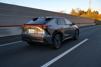 「Z」の駆動用モーターはフロントが最高出力227PS、最大トルク268N・mに、リアは120PS、169N・mにアップ。4WDモデルのシステム出力は342PSにアップしている（これまでは218PSだった）。