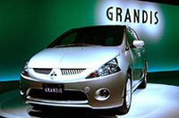 三菱の新型ミニバン「グランディス」デビュー