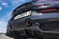 「Corsa」モードでは、テールパイプが6気筒の上質なビートを刻む。それ以外では、どちらかというと地味な感じだ。