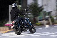 時節に見合う環境性能や動力性能を獲得しつつ、“癒やし”とも形容できる希有（けう）なキャラクターを保ち続ける「モンキー125」。人気の高さにもうなずけるバイクだった。