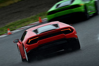 前後軸の重量比は40：60。4WDモデルでは43：57とされる。