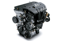 アウトランダーに搭載される、「4B12」型のMIVECエンジン（2.4リッター／170ps）。