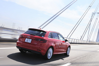 2015年内に日本での販売が開始される「A3スポーツバックe-tron」。欧州では大型SUV「Q7」のプラグインハイブリッド車も発表されており、同じく2015年内には販売が開始されるという。