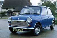 「モーリス・ミニ 1000MkIII」（写真）
アレック・イシゴニスによって開発された画期的なモデルで、現在主流となっている横置きエンジンで前輪駆動という小型車のスタイルを確立した。1959年から2000年まで生産された。2001年からは、MINIブランドを買収したBMWによって新たな「MINI」が登場した。