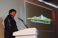 「86」について説明する、多田哲也チーフエンジニア。「かつてのハチロクのように愛されるスポーツカーを作りたかった」という。