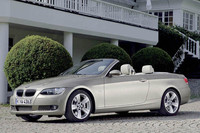 「BMW3シリーズ」、ナビやトランスミッションをリニューアルの画像