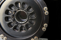 クラッチはここ10年で、素材と電子制御の分野が著しく進化した。