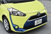 「フレックストーン」と呼ばれるツートンカラーのテスト車。エアーイエローのボディーカラーにブルーメタリックのアクセントが添えられていた。