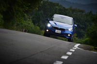 「2シリーズ グランツアラー」に設定される外装色は全9色。テスト車の「エストリル・ブルー」は「Mスポーツ」の専用色となっている。