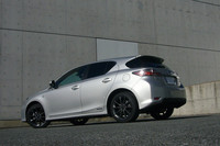 スポーティグレード。その名も「Fスポーツ」。