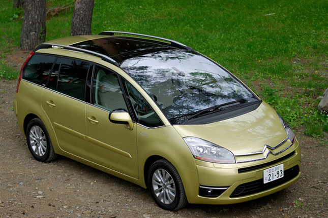 【スペック】全長×全幅×全高＝4590×1830×1685mm／ホイールベース＝2730mm／車重＝1630kg／駆動方式＝FF／2リッター直4DOHC16バルブ（143ps/6000rpm、20.8kgm/4000rpm）／価格＝345.0万円（テスト車＝360.0万円）