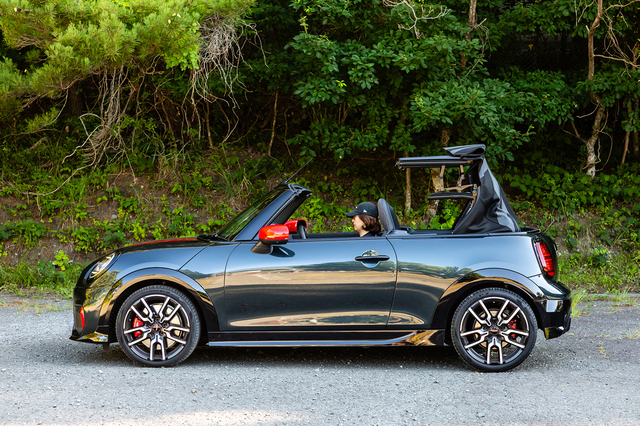 MINIジョンクーパーワークス コンバーチブル（FF/7AT）【試乗記】 守