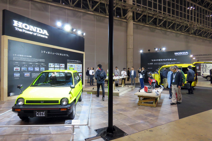 ホンダは「シティ」や「モトコンポ」、携帯型発電機などの展示を通し、「M・M思想」をはじめとした、“人中心”のものづくりを紹介。