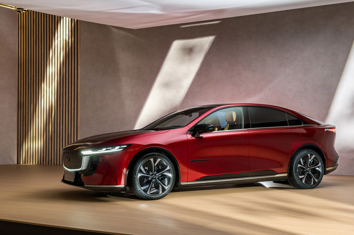 2025年1月のブリュッセルモーターショーで発表された「6e」。見ればわかるとおり、「EZ-6」の姉妹モデルである。