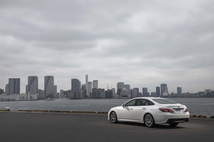 トヨタ・クラウンHYBRID 2.5 S“Elegance Style”