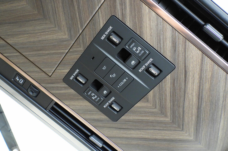 レクサスLM500h“バージョンL”（オーバーヘッドコンソール）