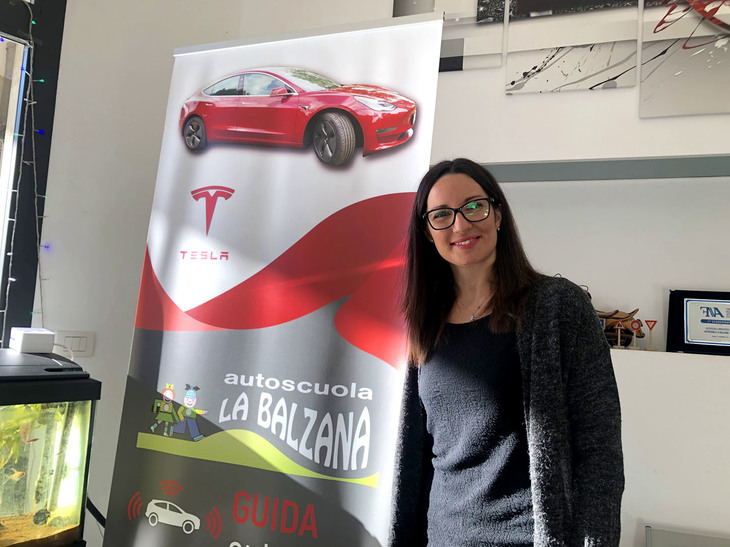 対応してくれたサーラさん。「自宅にはAT車もあるが、個人的には操縦感覚という点でマニュアル車一択」と熱く話してくれた。