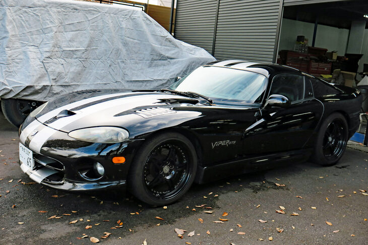 わずか2週間で退院とあいなった「ダッジ・バイパー」。わが機動部隊の戦力（主にバイパーと「トライアンフ・サンダーバードスポーツ」）は、車検でも1カ月以上の入院はザラ。今回も長期入院を覚悟していたので、拍子抜けした。