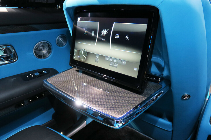 ロールス・ロイス・ブラックバッジ・ゴースト（リアエンターテインメントシステム）