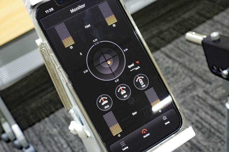 アプリではGセンサーや4輪の減衰力、車両のヨー・ロール・ピッチなどをリアルタイムで確認可能だ。