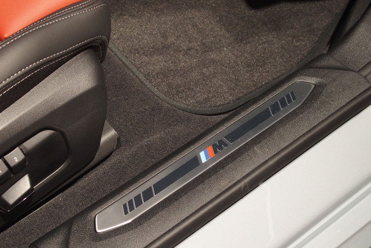 M235i xDriveグランクーペ（ドアエントリーモール）