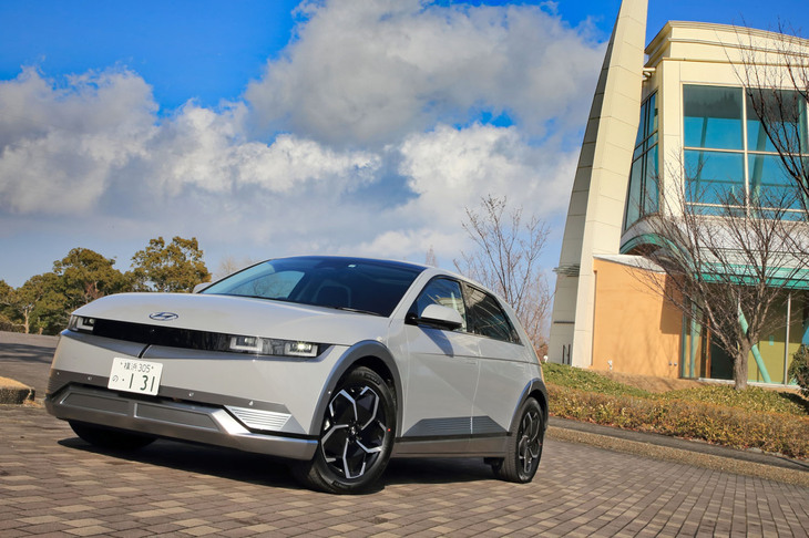 2022年2月に、日本の乗用車市場への再参入を発表したヒョンデ（旧ヒュンダイ）。今回試乗した100％電気自動車の「アイオニック5」（写真）と燃料電池自動車「ネッソ」で勝負をかける。