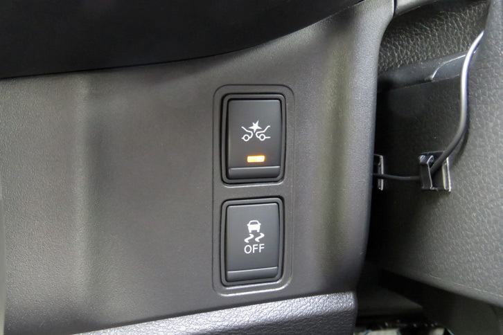 日産セレナ ハイウェイスターG（スイッチ類）