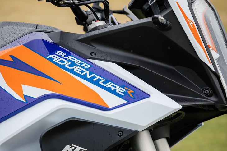 長らくダカールラリーの二輪部門で王座に君臨してきたKTM。「1290スーパーアドベンチャー」は、同社がラインナップするアドベンチャーモデルのフラッグシップである。
