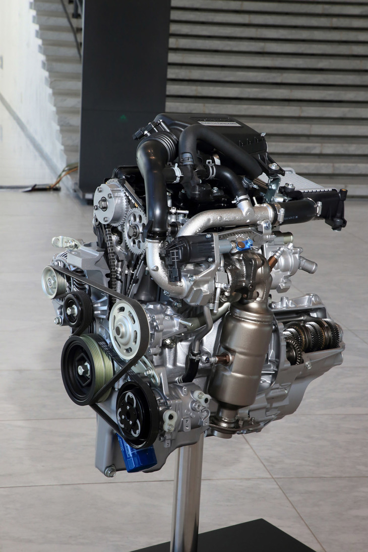 エンジンやトランスミッションも新世代へ移行。レスポンスの向上や環境負荷の低減を果たしている。