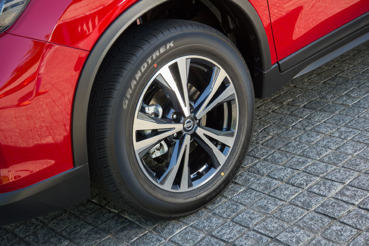 日産エクストレイル20X（ホイールとタイヤ）
