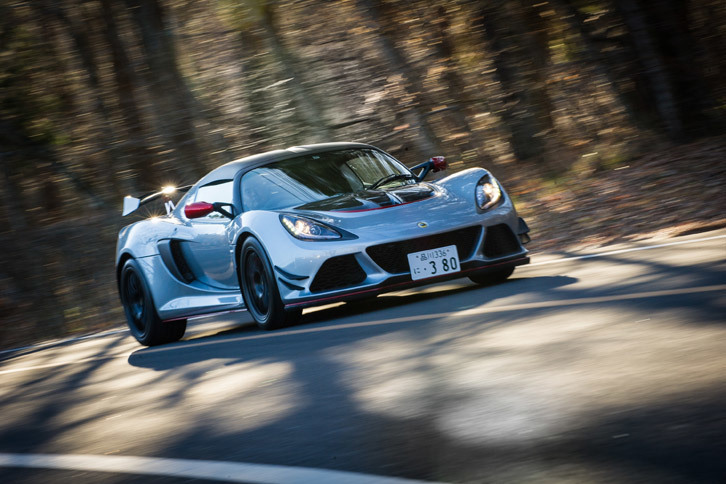 ボディーカラーには全12色が用意されるがソリッドペイントの黄色と赤以外はすべて有償色となる。テスト車には「メタリックシルバー」が採用されていた。