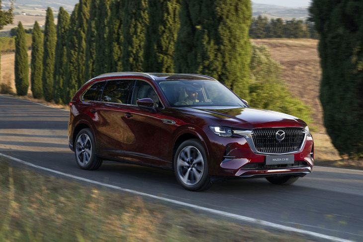 「CX-60」の発売時は意外に安価なスターティングプライスにファンは胸をなで下ろしたものだった。「CX-80」でも同じサプライズを期待。