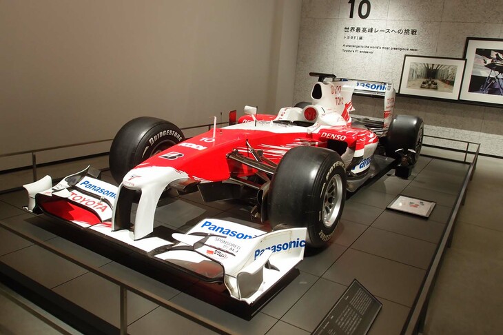 2002年から2009年までF1に参戦したトヨタ。館内には、その最終年の最終戦で小林可夢偉がドライブしたマシン「TF109」も展示されていた。
