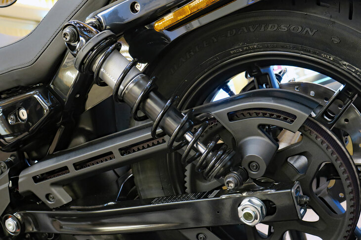 ハーレーダビッドソン・ナイトスター（リアサスペンション）