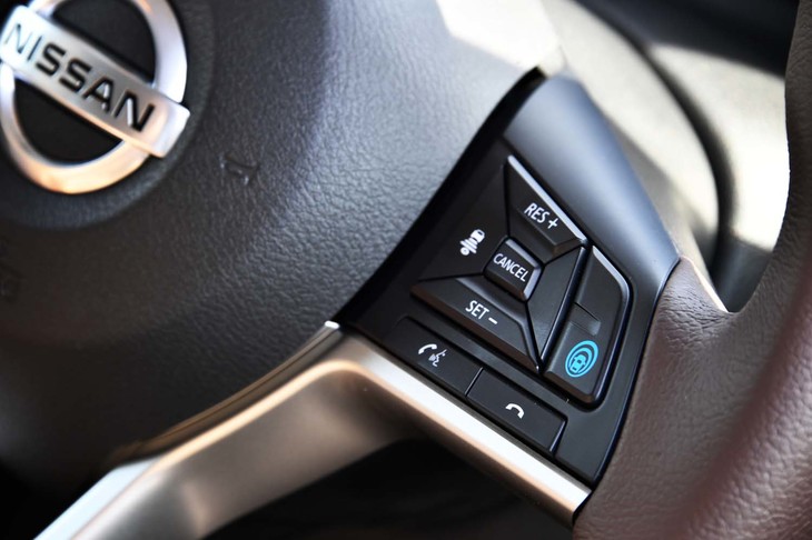 180万円超の上級グレード「プロパイロットエディション」各車には、「セレナ」「リーフ」などにも採用されている運転支援システム「プロパイロット」が備わる。それ以外のグレードではオプションとしても選べない。