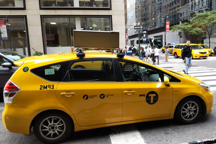 米ニューヨークで見かけた「プリウスV（日本名：プリウスα）」のタクシー。（撮影：2023年9月）