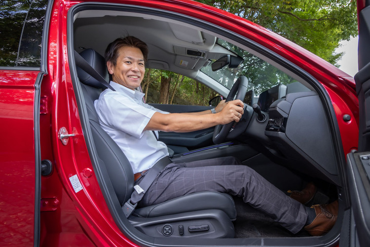 「インフォテインメント系の装備を充実させ、デザインはあえてギラギラ感をおさえています。シンプルななかにキラリと光る個性を主張することを心がけました」と語った横山さん。