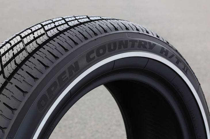 「オープンカントリーH/T II」は、SUV向けとしてラインナップされるオープンカントリーシリーズの新製品。「街乗り用としての静粛性と、良好な転がり抵抗性能を兼ね備えたハイウェイテレインタイヤ」と紹介される。