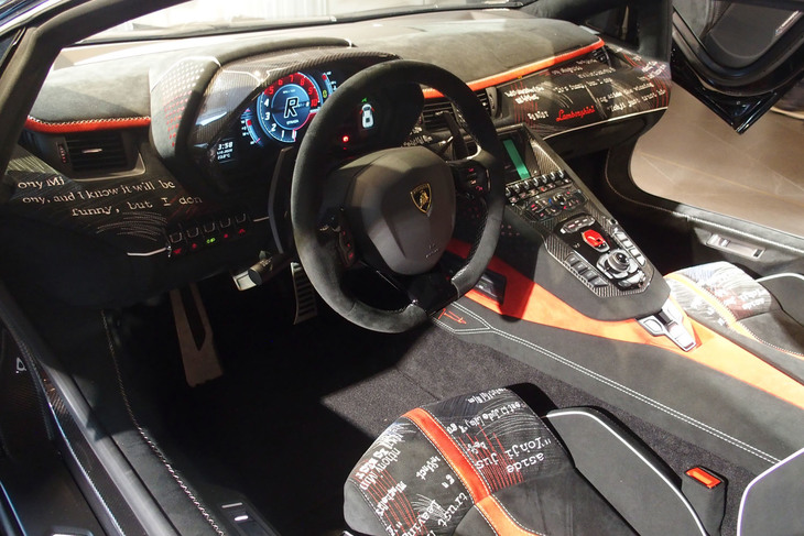 アヴェンタドールS“dressed”by Yohji Yamamoto（インテリア）